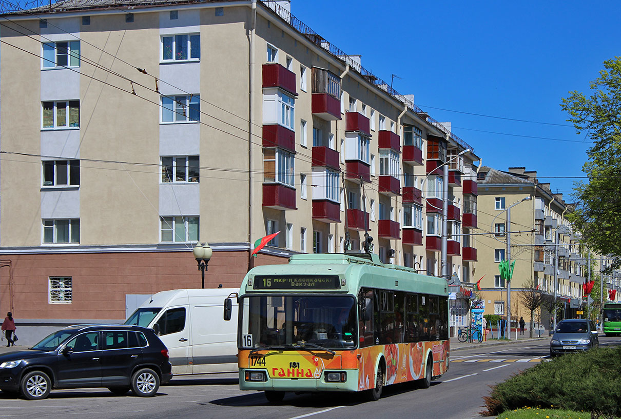Гомель, БКМ 32102 № 1744