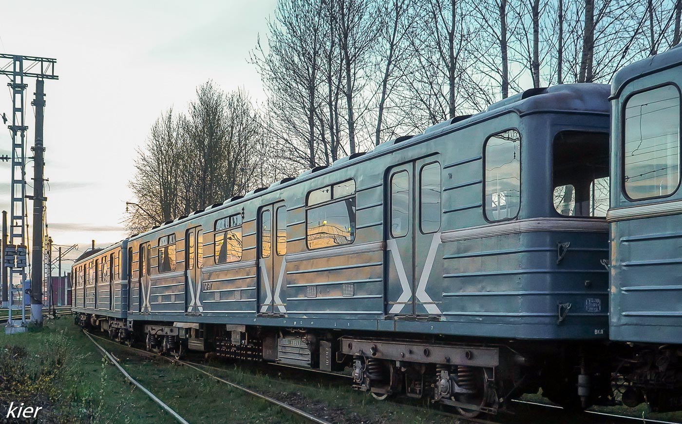 Москва, 81-717.5 (ЛВЗ/ВМ) № 10197; Санкт-Петербург — Метрополитен — Перегонка вагонов метро по ж/д