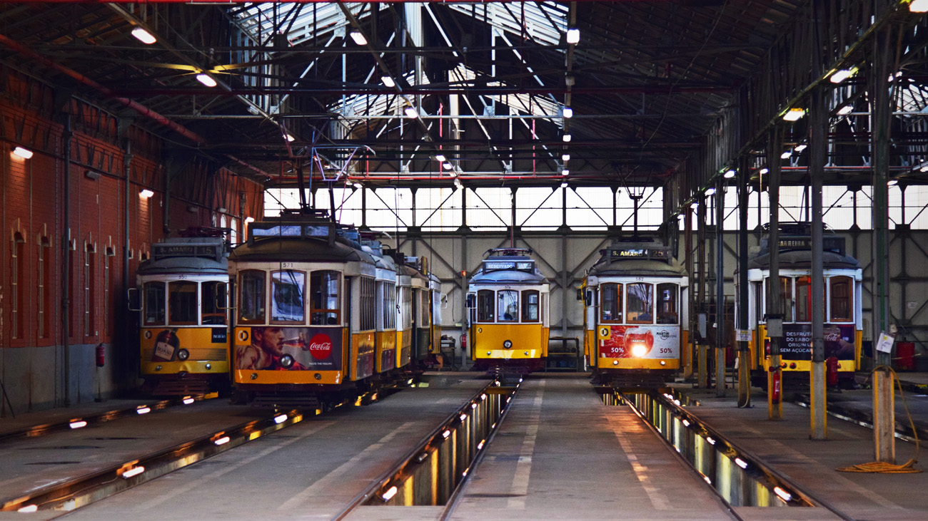 Metropolregion Lissabon, Carris 2-axle motorcar (Remodelado) Nr. 571; Metropolregion Lissabon, Carris 2-axle motorcar (Remodelado) Nr. 582; Metropolregion Lissabon — Straßenbahnen: Depot Santo Amaro