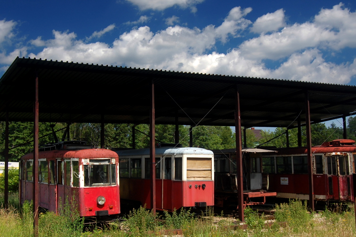 Bielsko-Biala, Konstal N — 674; Bielsko-Biala, Sanok ND — 561