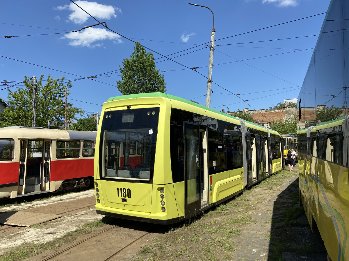 Львов, Tatra T4SU № 869; Львов, Electron T3L44 № 1180