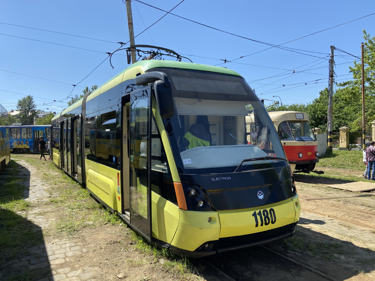 Lviv, Electron T3L44 # 1180; Lviv, Tatra T4SU # 869