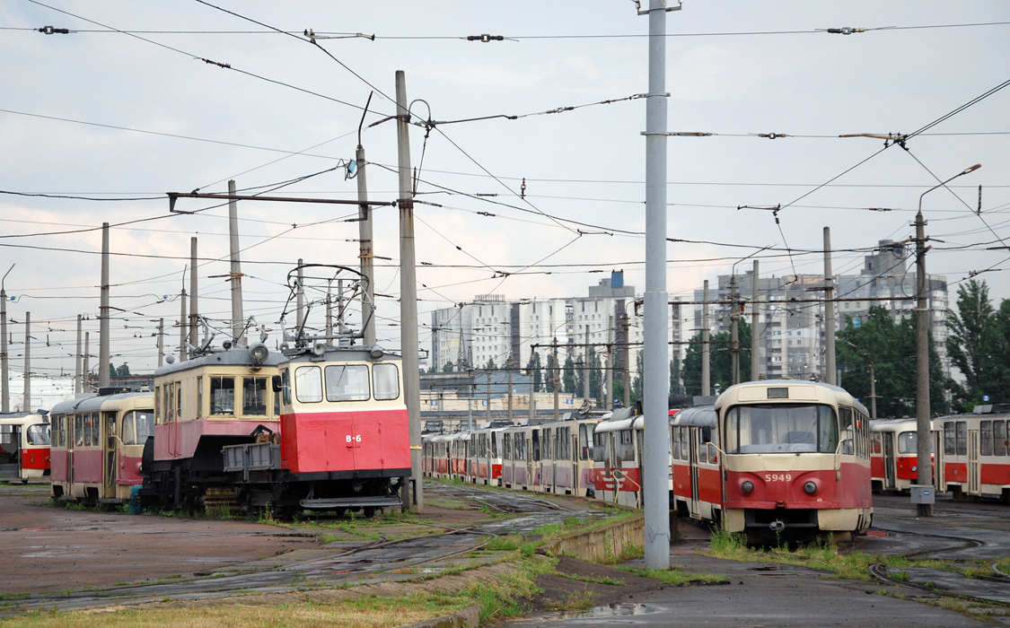 Киев, Двухосный грузовоз КЗЭТ № В-6; Киев, Tatra T3SU № 5949
