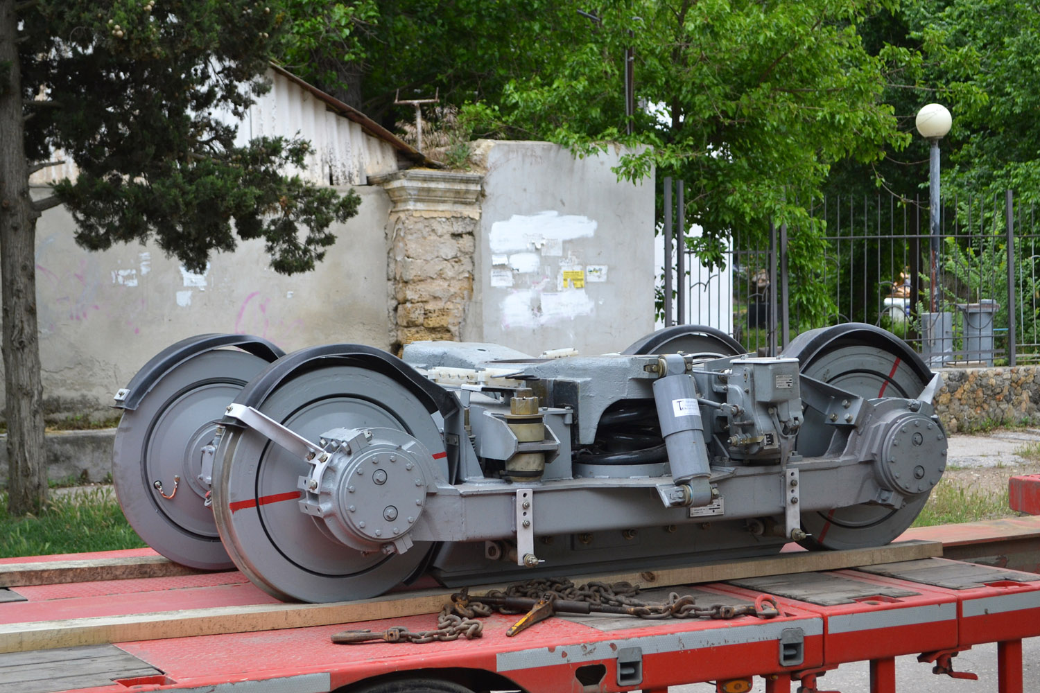 Евпатория, 71-411 № 420; Евпатория — Прибытие и разгрузка второго вагона 71-411 4 июня 2021 года