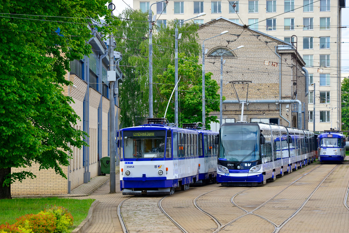 Рига, Tatra T3MR (T6B5-R) № 35054; Рига, Škoda 15T2 ForCity Alfa Riga № 57615