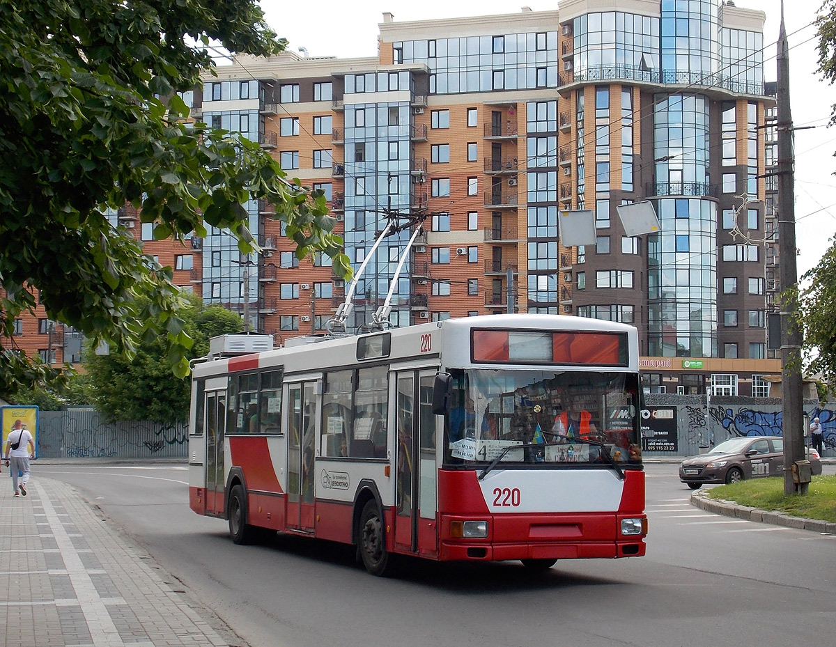 Луцк, MPK/Jelcz M121M EKO-BUS № 220