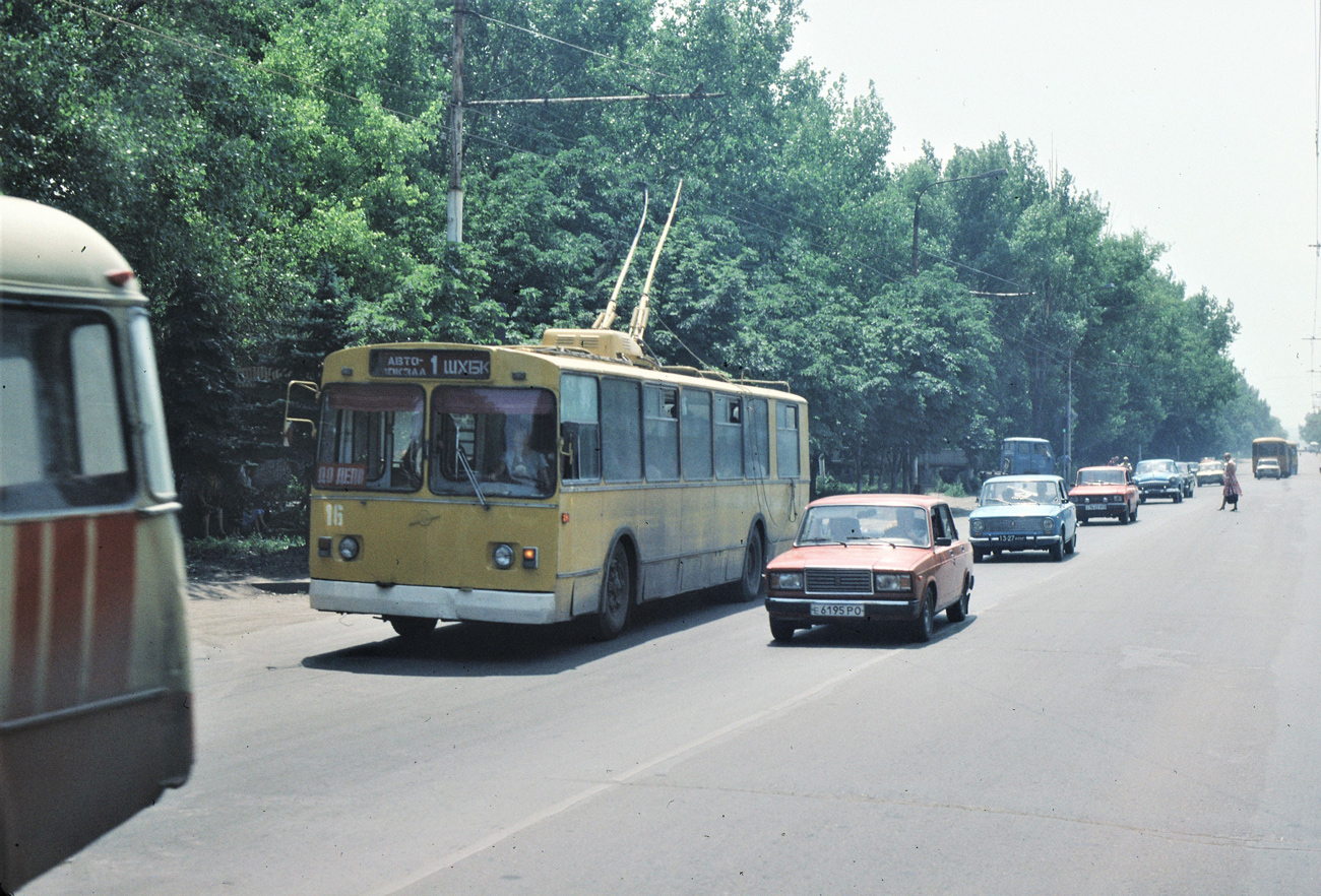Шахты, ЗиУ-682В [В00] № 16; Шахты — Шахтинский троллейбус в 1990-е гг.