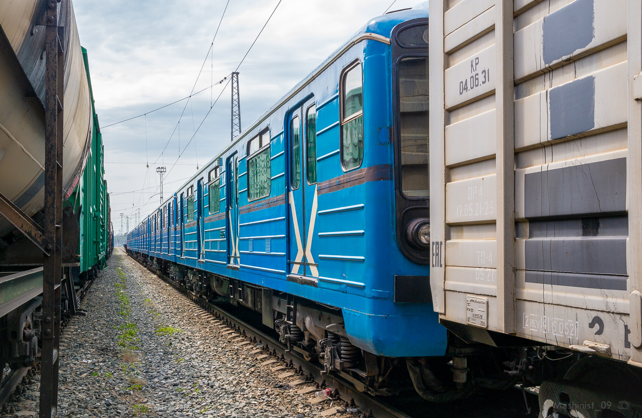 Самара, 81-717 (ЛВЗ) № 8826; Самара — Транспортировка вагонов метро по ж/д