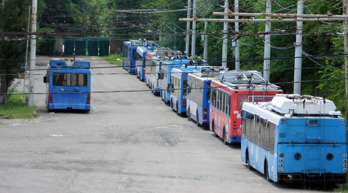 Rostov-na-Donu, Trolza-5265.00 “Megapolis” č. 143; Rostov-na-Donu, MTrZ-52791 “Sadovoye Koltso” č. 125