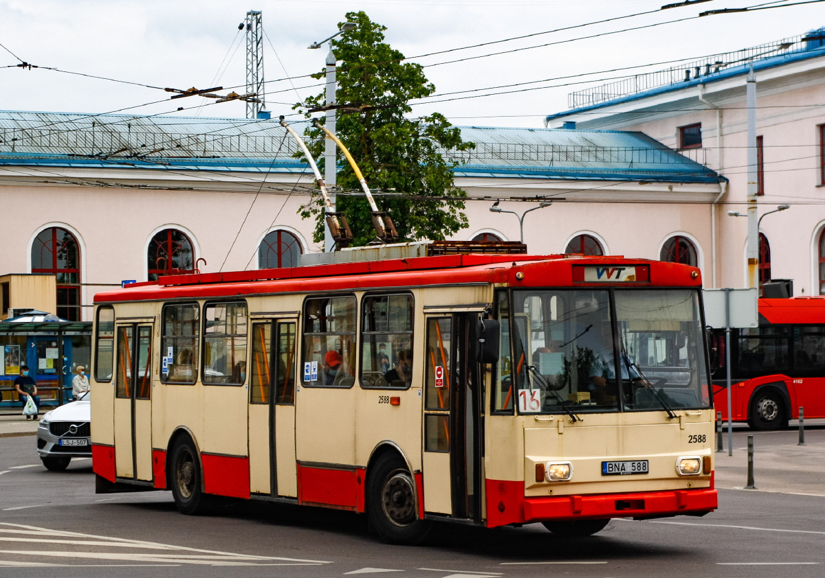 Вильнюс, Škoda 14Tr13/6 № 2588
