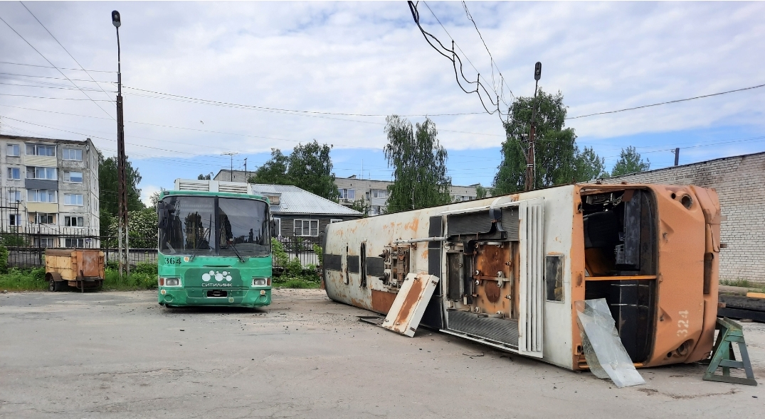 Петрозаводск, ЛиАЗ-5280 № 364; Петрозаводск, ВЗТМ-5284 № 324