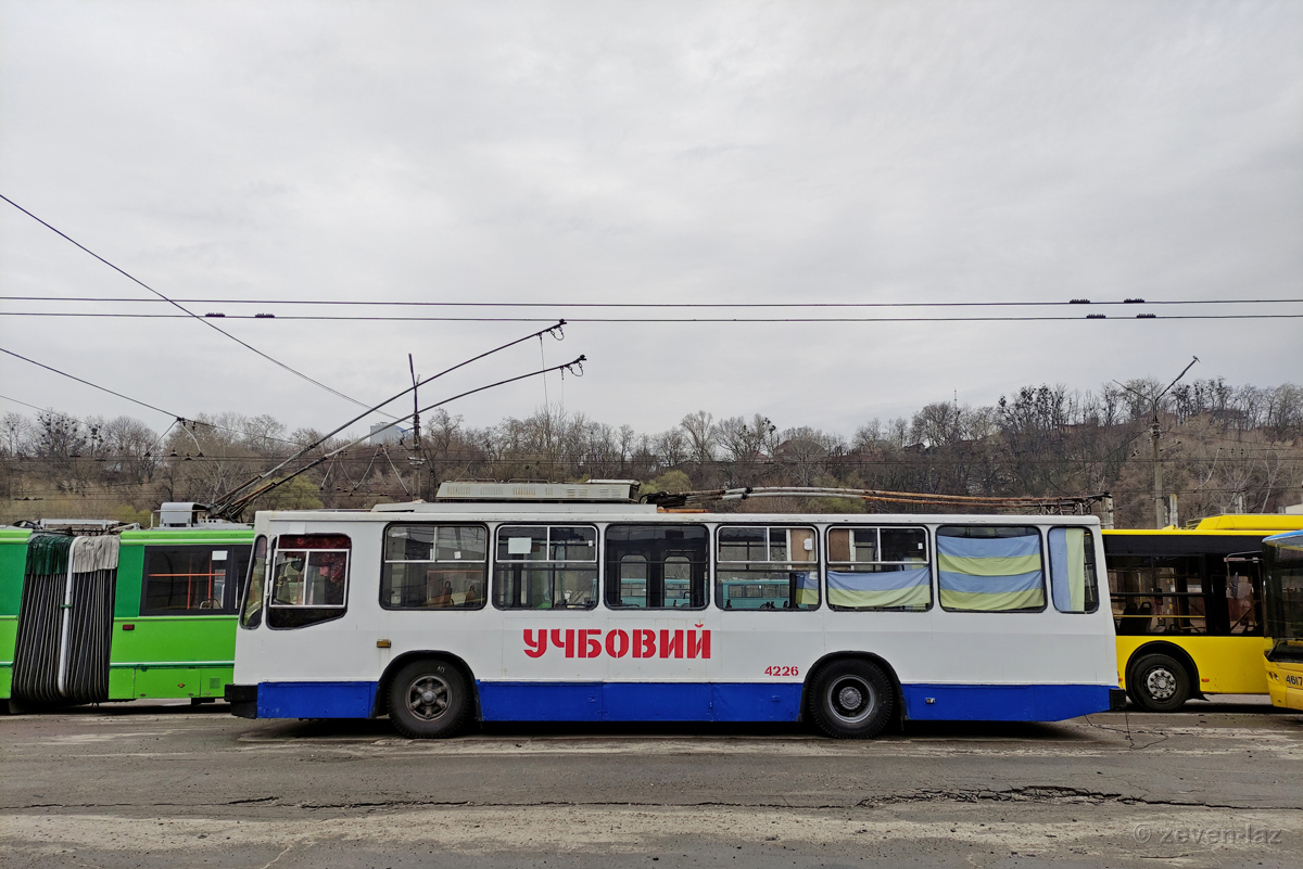 Киев, ЮМЗ Т2 № 4226