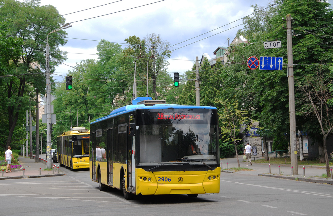 Kyjev, LAZ E183D1 č. 2906