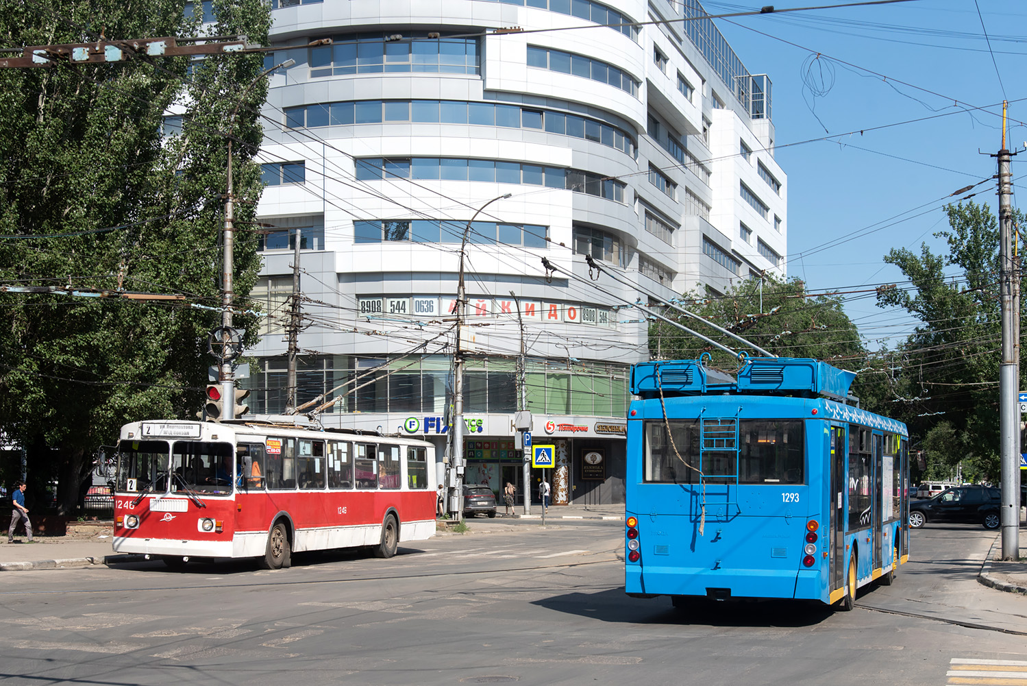 Саратов, ЗиУ-682Г-016  [Г0М] № 1246; Саратов, Тролза-5265.00 «Мегаполис» № 1293
