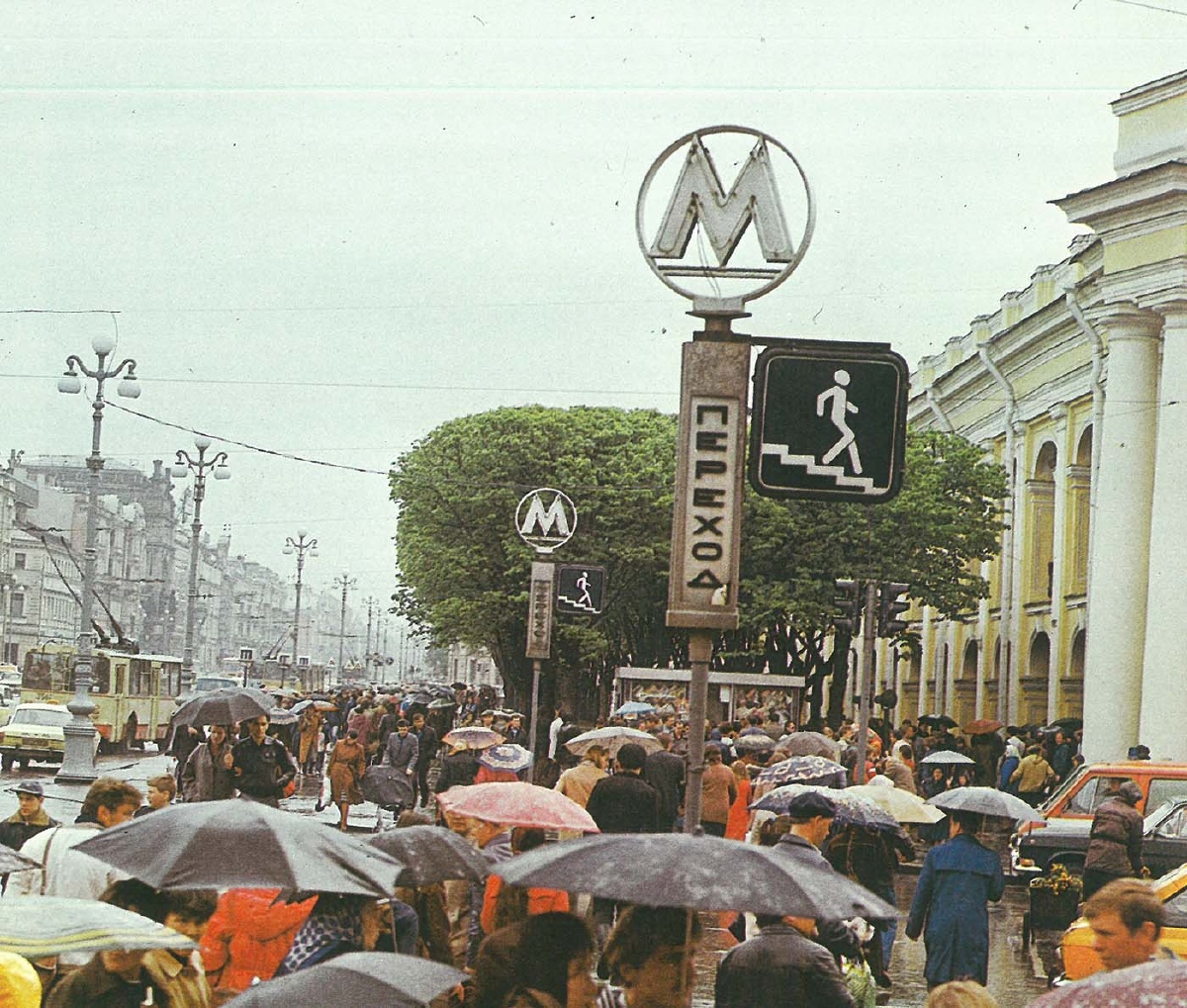 Saint-Petersburg — Historical trolleybus photos; Saint-Petersburg — Metro — Line 2
