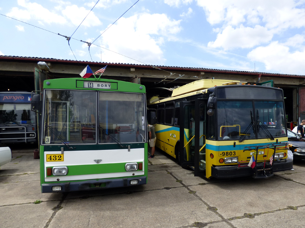 Страшице, Škoda 14Tr08/6 № 432; Страшице, Škoda 14TrE2 № 9803