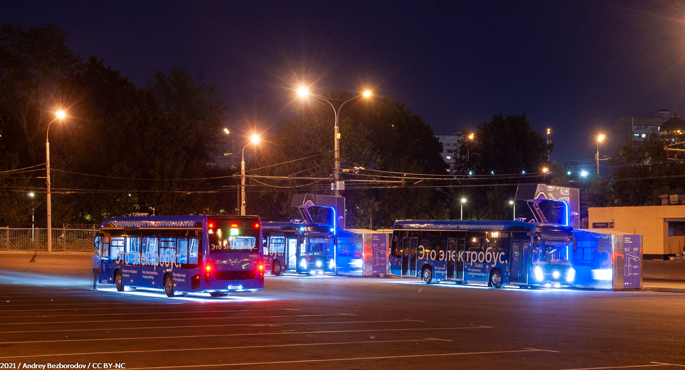 Moscova, KAMAZ-6282 Nr. 441822; Moscova, KAMAZ-6282 Nr. 441811