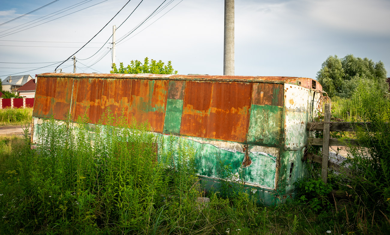 Житомир, ЗиУ-682В [В00] № 1217; Житомир — Cараи, бытовки, голубятни и прочее из списанных ТС