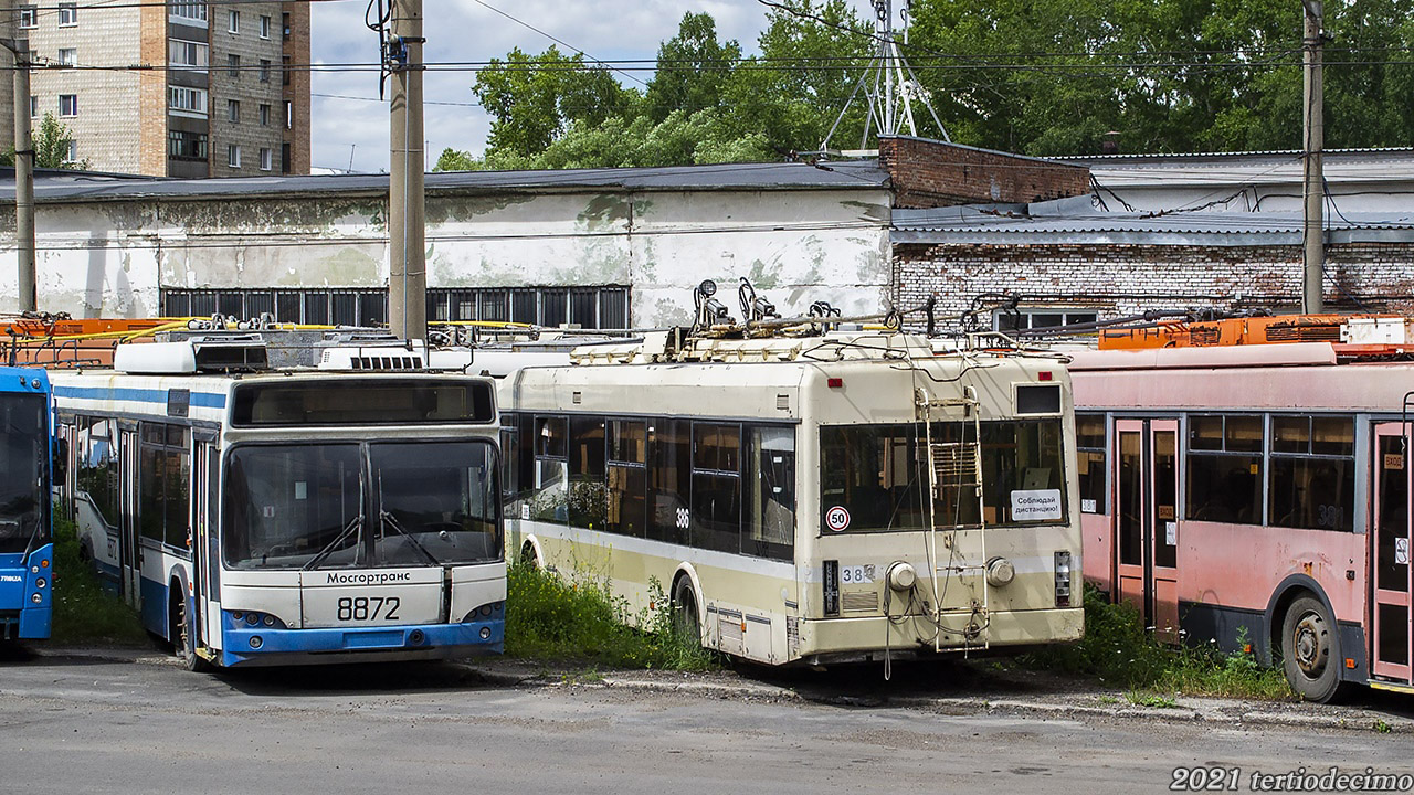 Томск, СВАРЗ-МАЗ-6235.00 № 453; Томск, БКМ 321 № 386; Томск — Троллейбусное депо