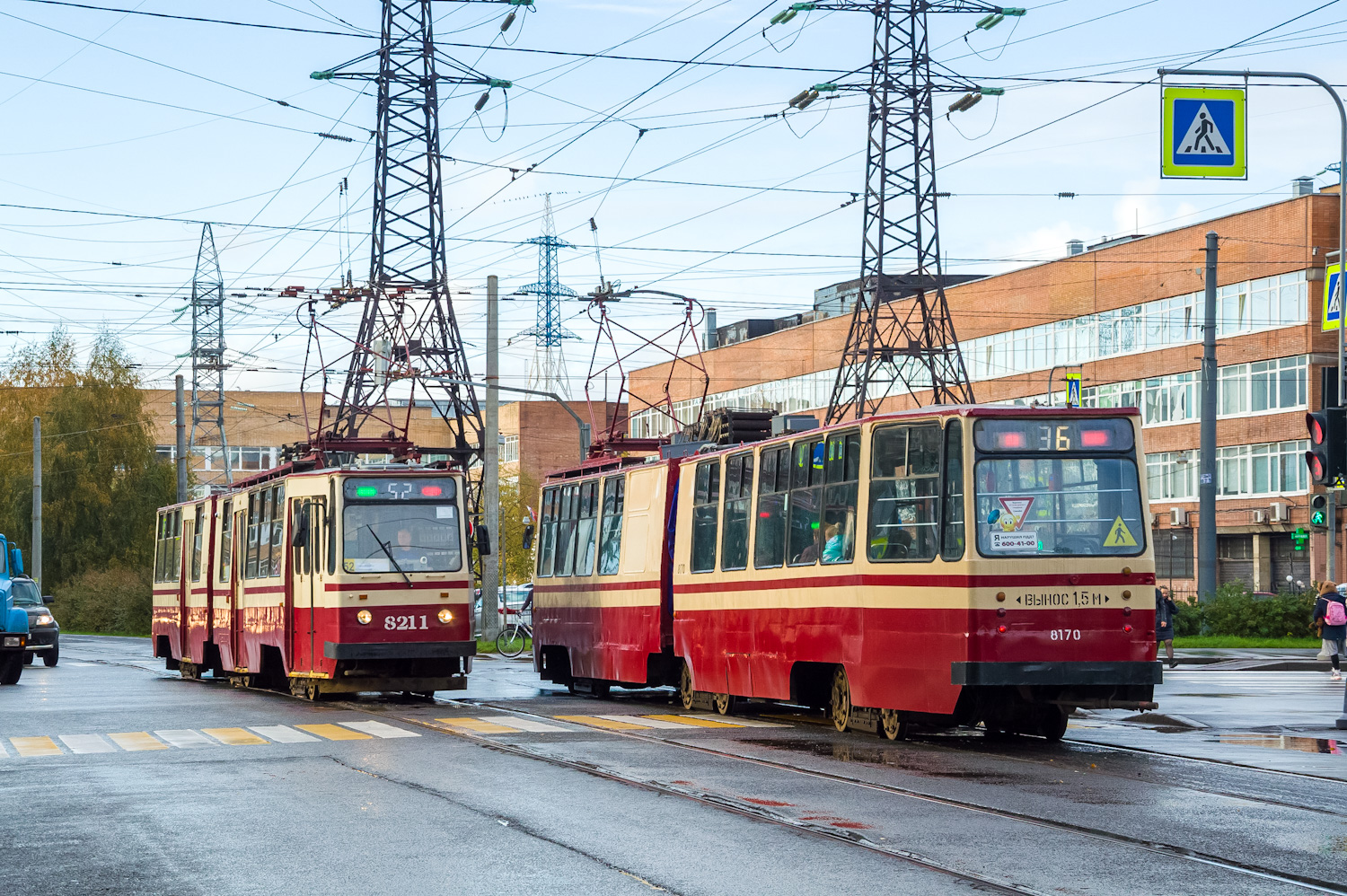 Sanktpēterburga, LVS-86K № 8211; Sanktpēterburga, LVS-86K № 8170