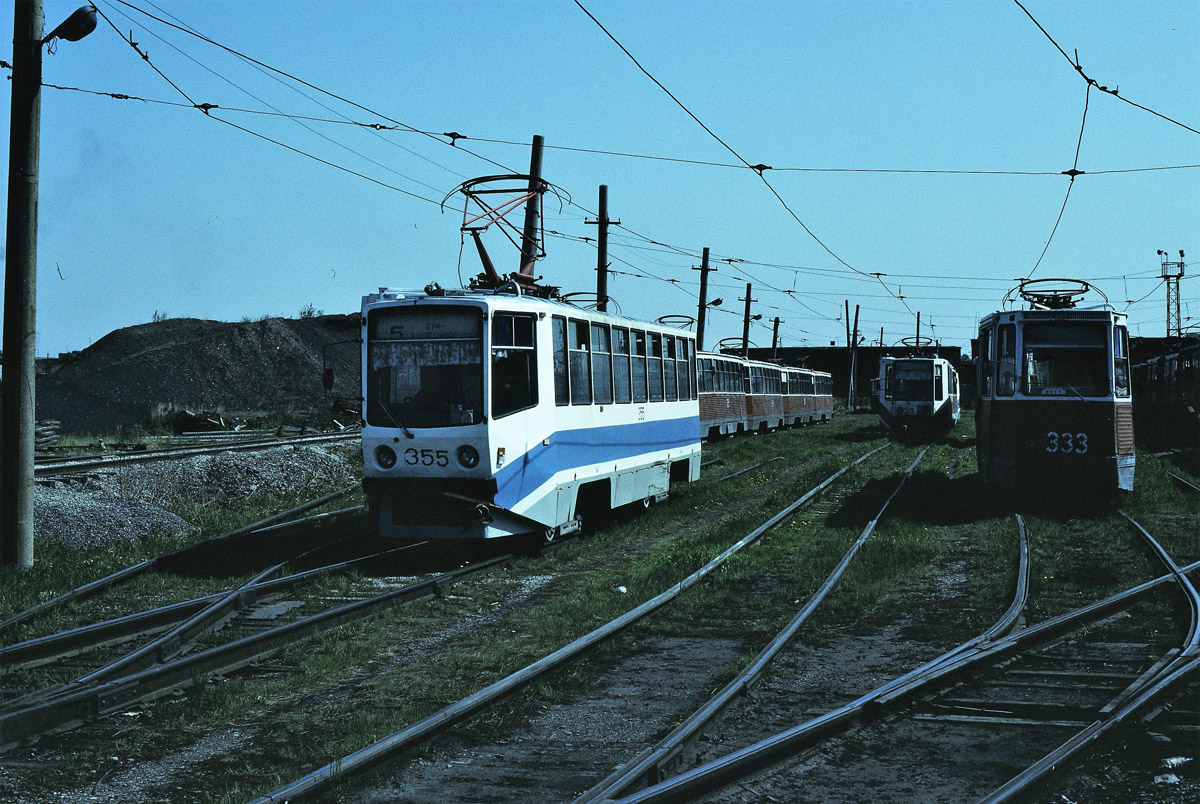 Prokopyevsk, 71-608KM Nr. 355; Prokopyevsk, 71-605 (KTM-5M3) Nr. 333