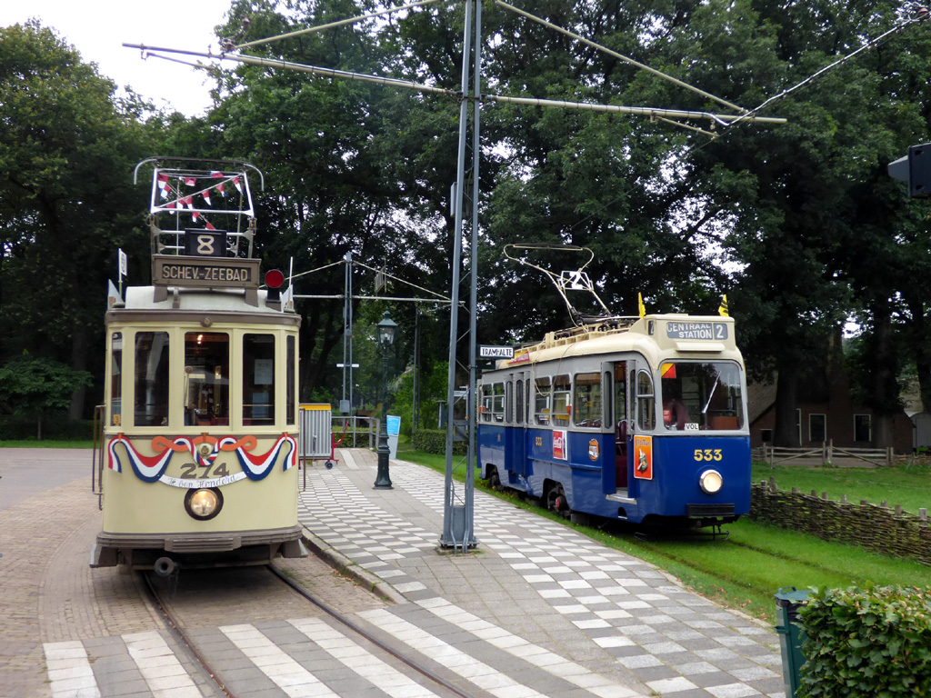 Арнем, Двухосный моторный HaWa № 274; Амстердам, Трёхосный моторный Werkspoor № 533