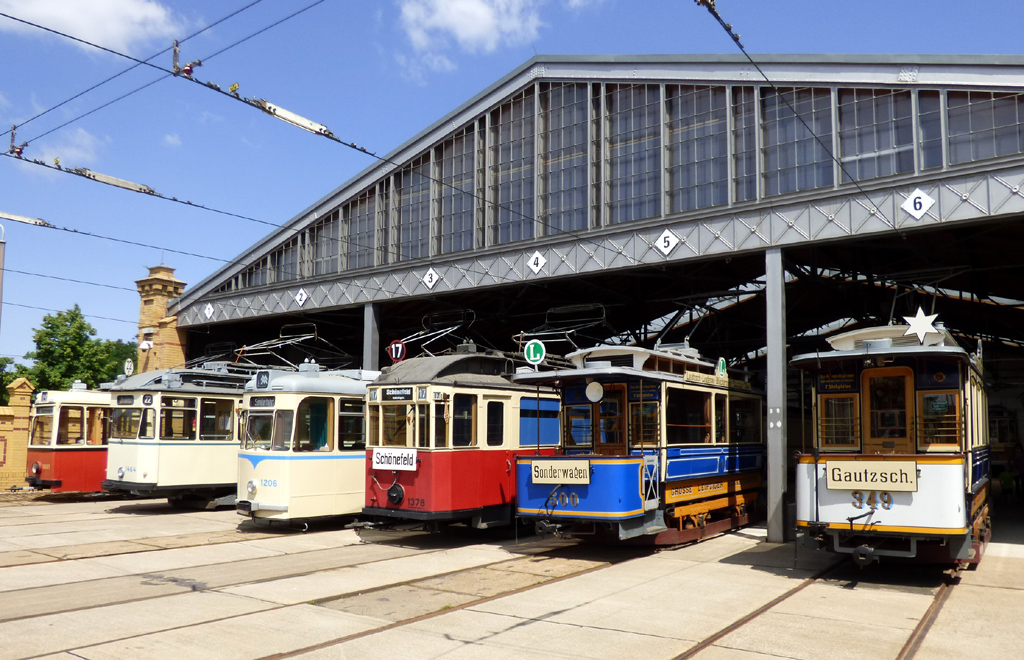 Лейпциг, Двухосный моторный Breslau № 349; Лейпциг, Двухосный моторный Leipzig № 500; Лейпциг, Трёхосный моторный Falkenried № 1378 Лейпциг, Двухосный моторный Breslau № 349; Лейпциг, Двухосный моторный Leipzig № 500; Лейпциг, Трёхосный моторный Falkenried № 1378