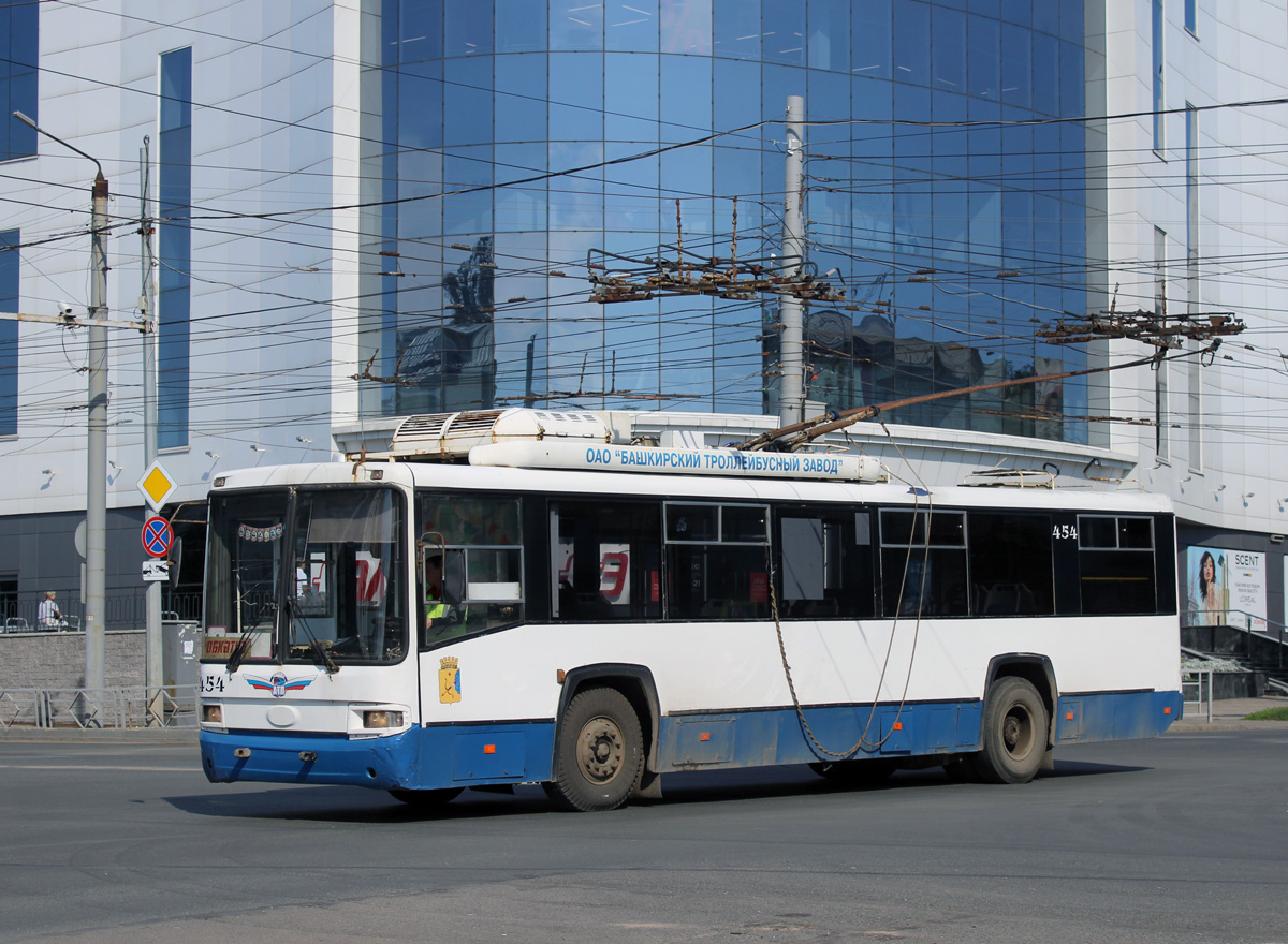 Киров, БТЗ-52767Р № 454