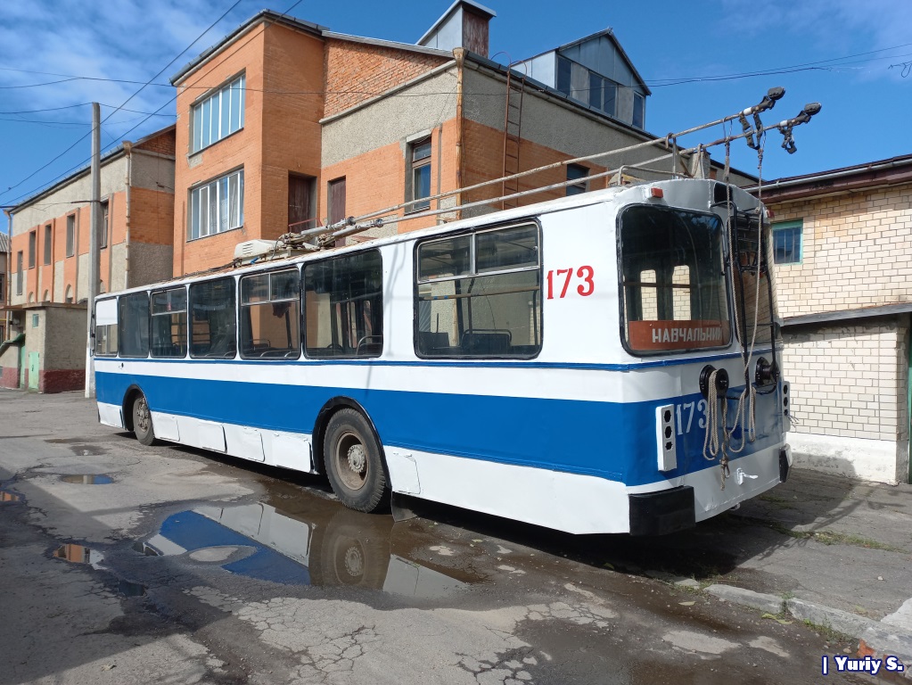 Хмельницкий, ЗиУ-682В № 173
