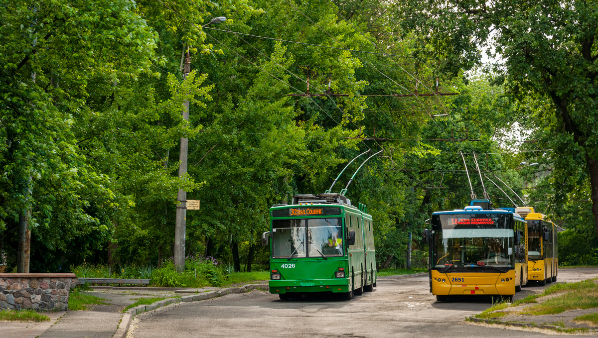 Kijev, Kyiv-12.03 Br. 4026; Kijev, LAZ E301D1 Br. 2651