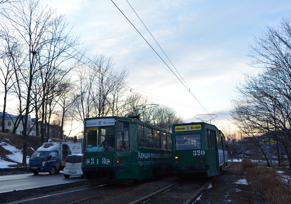 Владивосток, 71-608К № 318; Владивосток, 71-132 (ЛМ-93) № 320