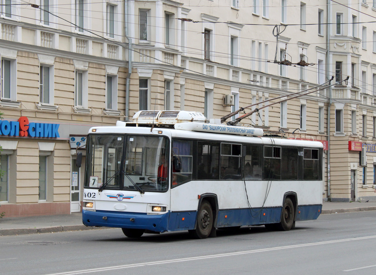 Киров, БТЗ-52767Р № 402