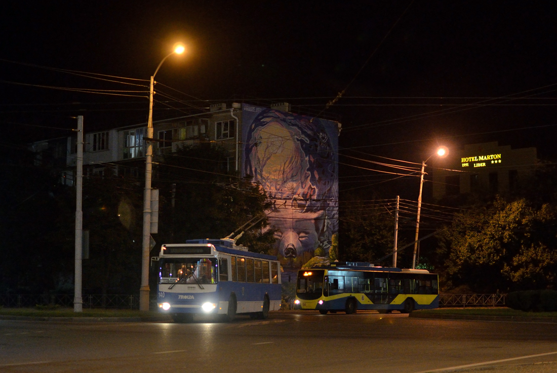 Краснодар, ЗиУ-682Г-016.02 № 140; Краснодар, ВМЗ-5298.01 «Авангард» № 184