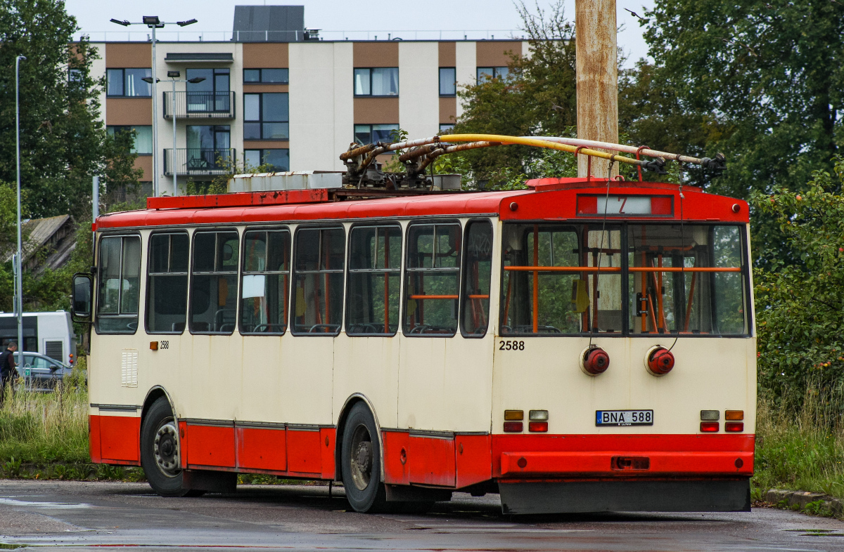Вильнюс, Škoda 14Tr13/6 № 2588