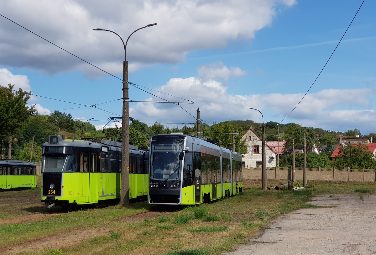 Гожув-Велькопольский, Wegmann 6ZGTW № 254; Гожув-Велькопольский, PESA Twist 2015N № 304