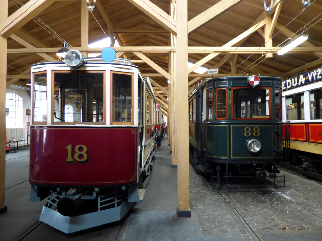 Прага, Двухосный моторный Křižík № 18; Прага, Ringhoffer DSM № 88