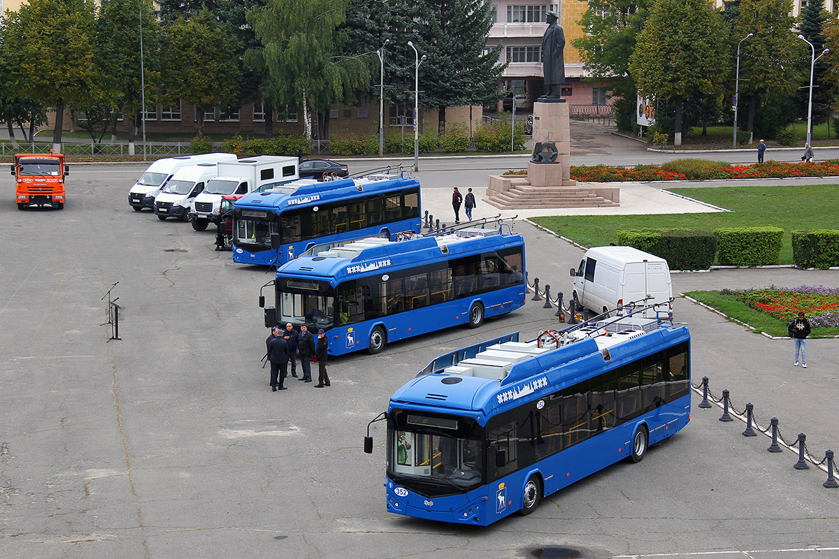 Yoshkar-Ola, BKM 321 № 352; Yoshkar-Ola — The official presentation of the new BKM-321 trolleybuses to the Head of the Republic of Mari El and the transfer of the keys to them