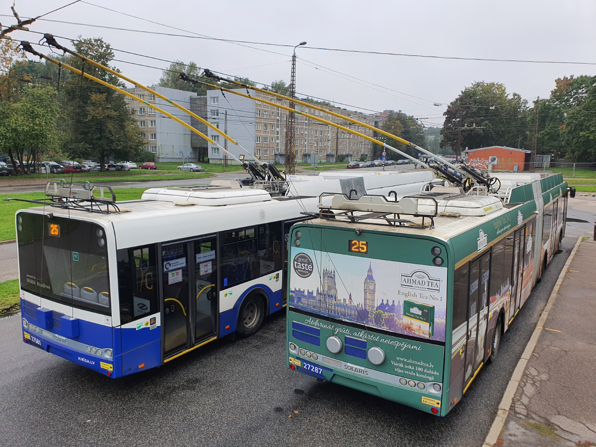 Riga, Škoda 27Tr Solaris III # 27581; Riga, Škoda 27Tr Solaris III # 27287 Riga, Škoda 27Tr Solaris III # 27581; Riga, Škoda 27Tr Solaris III # 27287
