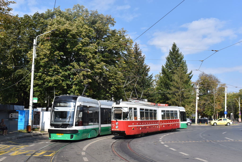 Iaşi, PESA Swing 122NaJ # 2201; Iaşi, Esslingen GT4 # 135 Iaşi, PESA Swing 122NaJ # 2201; Iaşi, Esslingen GT4 # 135