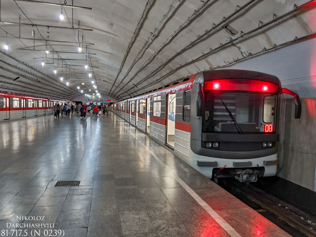 Tbiliszi, 81-717M — 0239