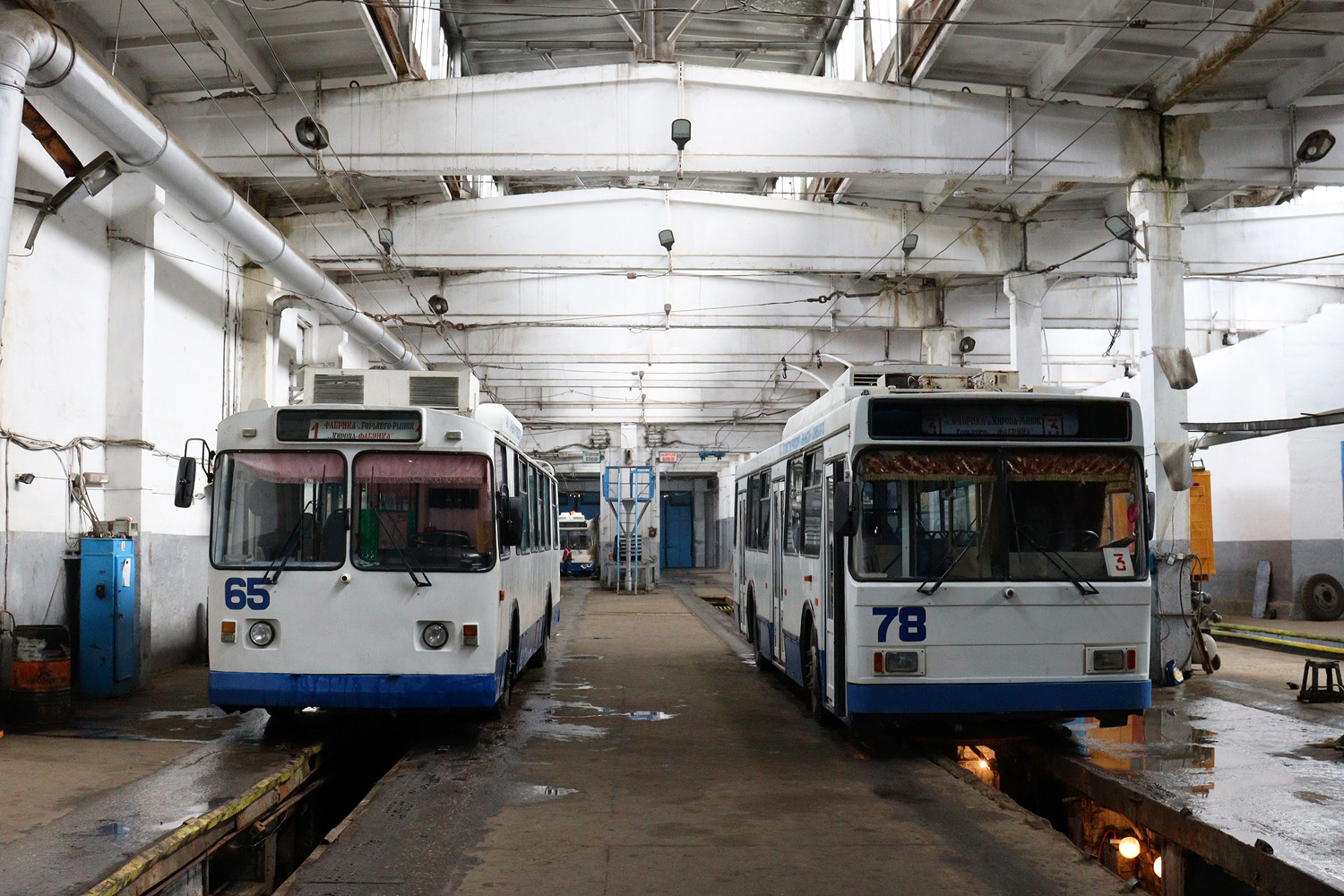 Ленинск-Кузнецкий, ЗиУ-682В [В00] № 65; Ленинск-Кузнецкий, ВМЗ-52981 № 78