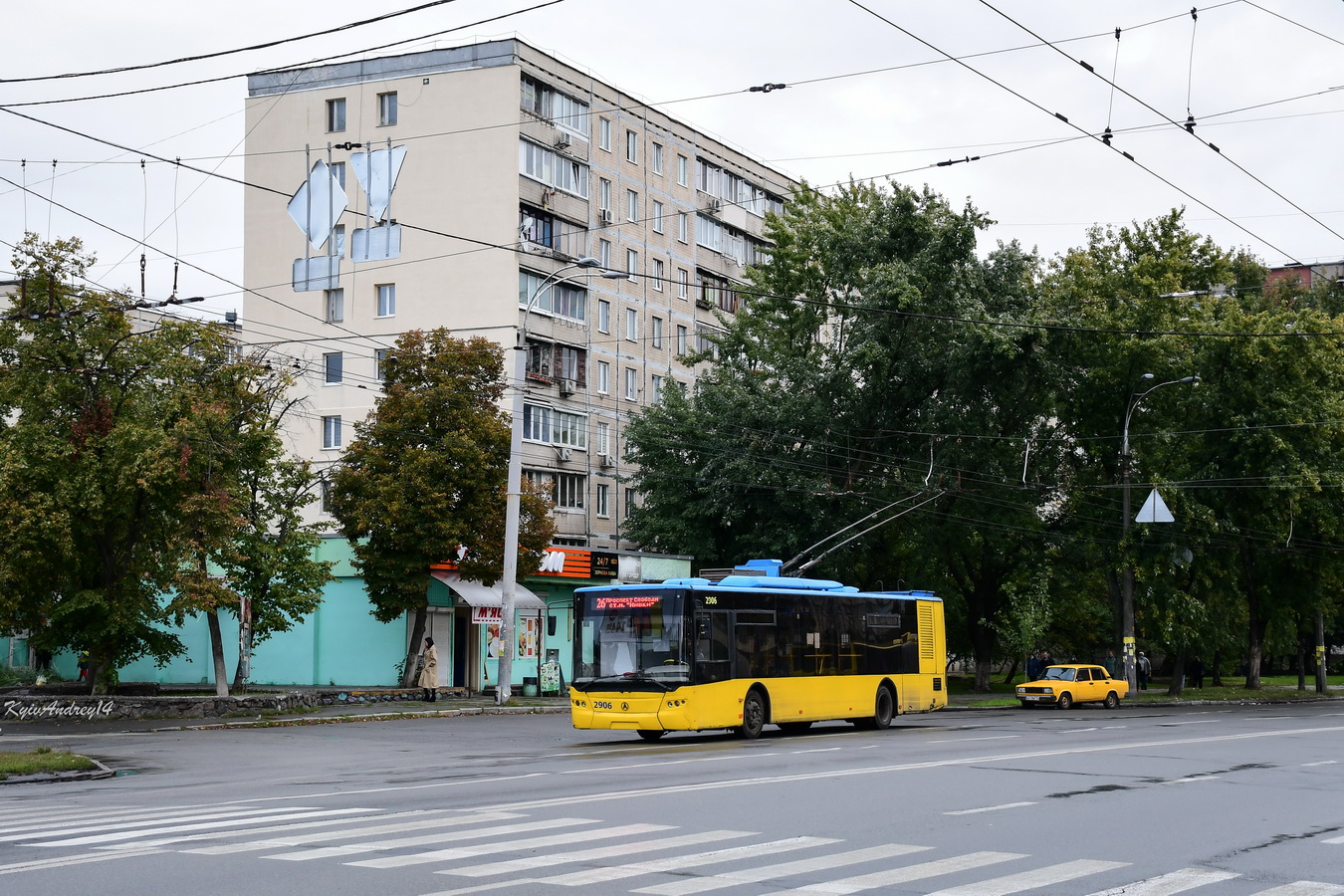 Киев, LAZ E183D1 № 2906