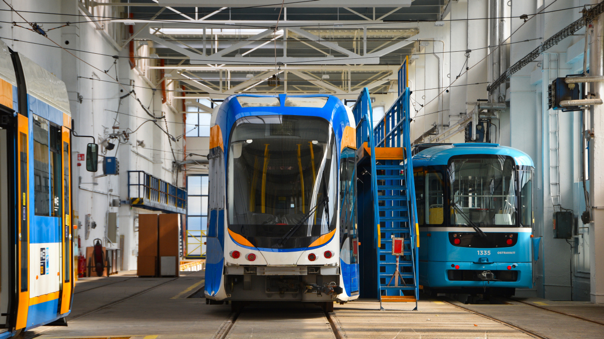 Острава, Inekon Superior Plus № 1550; Острава, Vario LFR.E № 1335; Острава — День остравских транспортников 2021