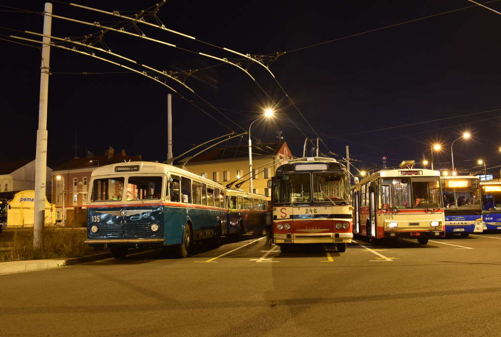 Брно, Škoda 6Tr2 № 135; Брно, Škoda T11/0 № 248; Пльзень, Škoda 15Tr02/6 № 414; Пльзень — Trolejbusové oslavy 80 let provozu a 85 let výroby / Празднование 80 лет эксплуатации троллейбусов и 85 лет производства