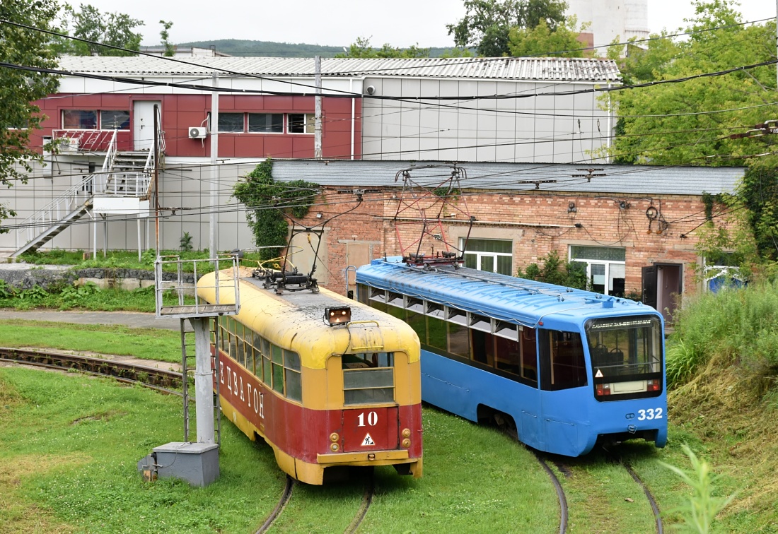 Владивосток, РВЗ-6М2 № 10; Владивосток, 71-619КС № 332 Владивосток, РВЗ-6М2 № 10; Владивосток, 71-619КС № 332