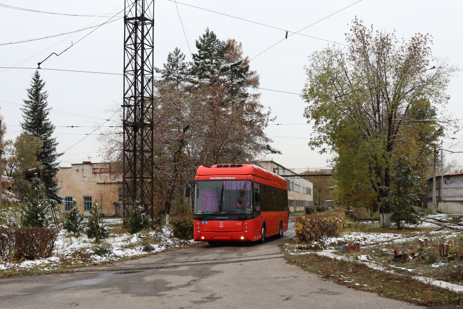 Новокузнецк, УТТЗ-6241-10-02 «Горожанин» № 142