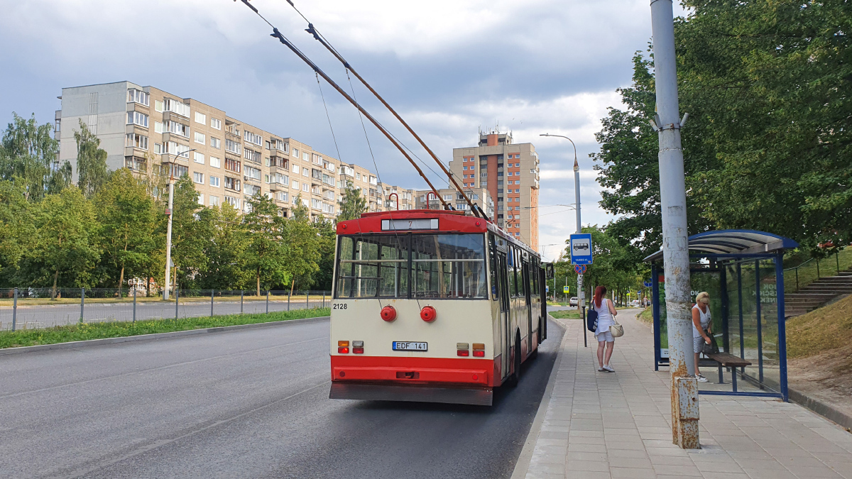 Vilnius, Škoda 14Tr10/6 # 2128 Vilnius, Škoda 14Tr10/6 # 2128