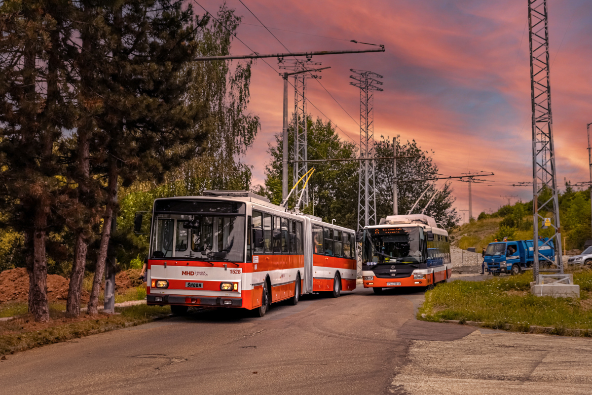 Banská Bystrica, Škoda 15Tr13/7M № 1528; Banská Bystrica, Škoda 30Tr SOR № 3014