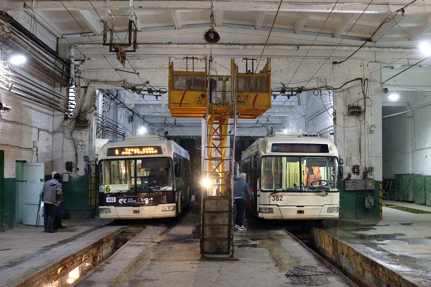 Томск, БКМ 321 № 402; Томск, БКМ 321 № 382