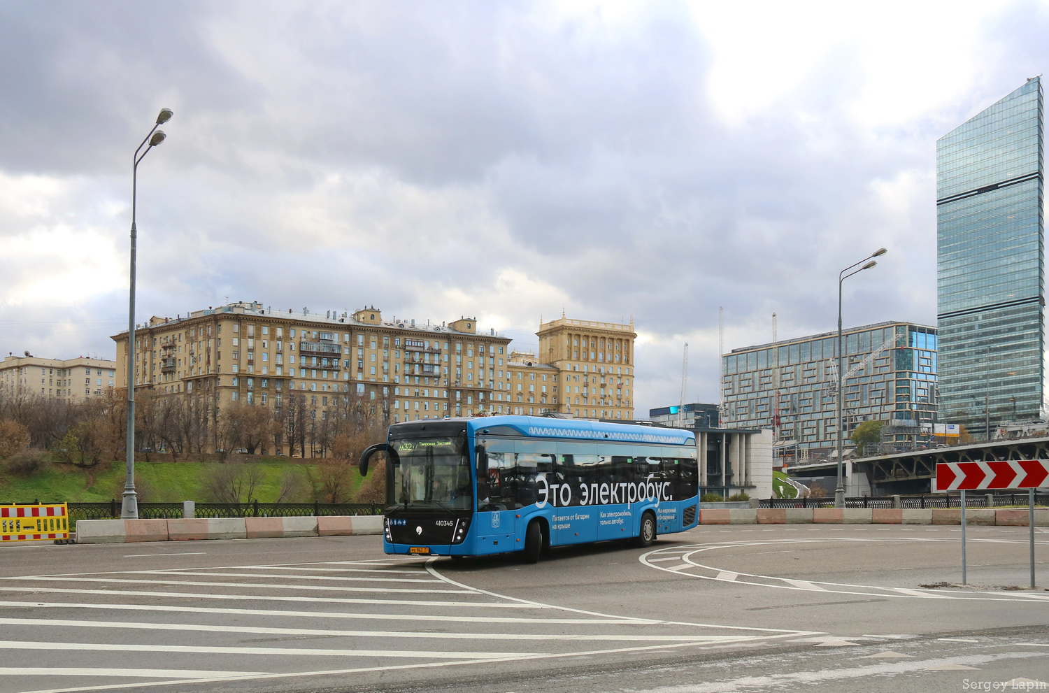 Moskva, KAMAZ-6282 № 410345